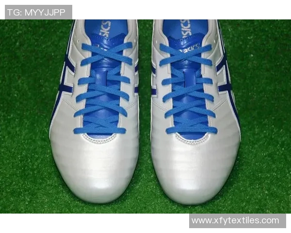 如何根据脚型选择合适的足球鞋尺码提升球场表现