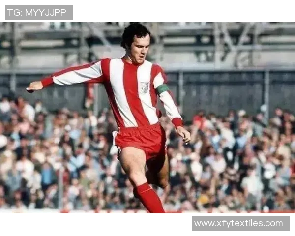 全球退役足球后卫球星排名揭晓 这些传奇人物永载史册